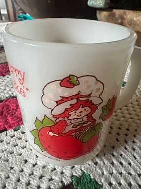 Strawberry shortcake mug euc